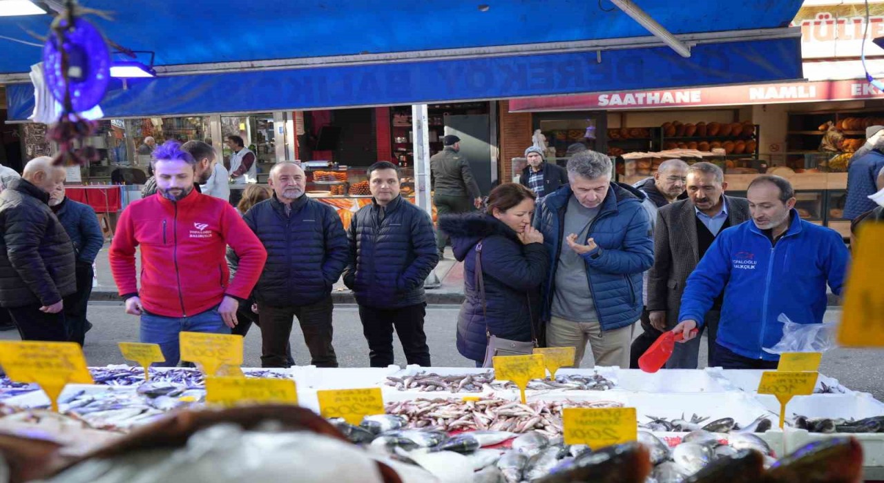 Karadenizin incisi hamsi, palamudun tacını geri aldı: Tezgahın gözdesi hamsi
