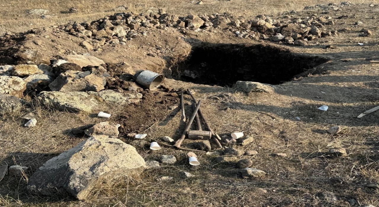 Karsta jandarmadan kaçak kazıya suçüstü