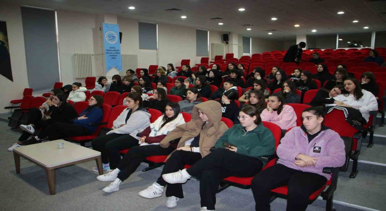 Kartal Belediyesinden lise öğrencilerine ilk yardım eğitimi