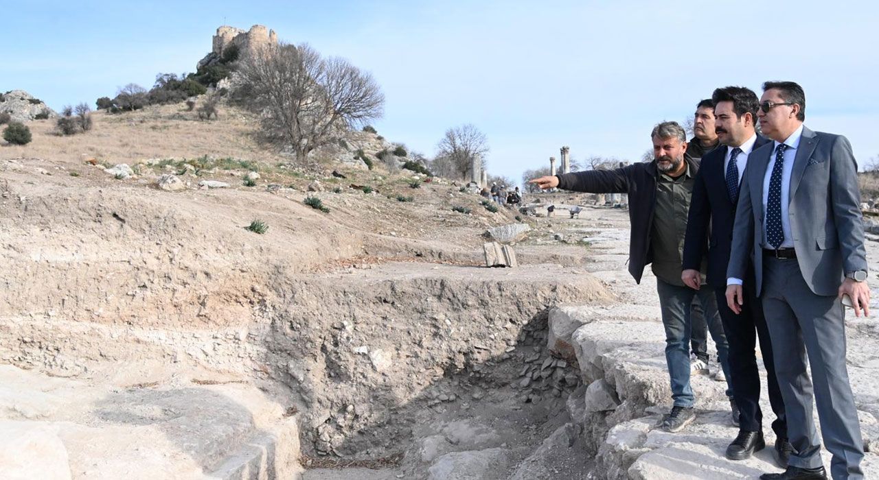 Kastabala Antik Kenti’nde 2.700 Yıllık Açık Hava Kült Alanı Keşfedildi