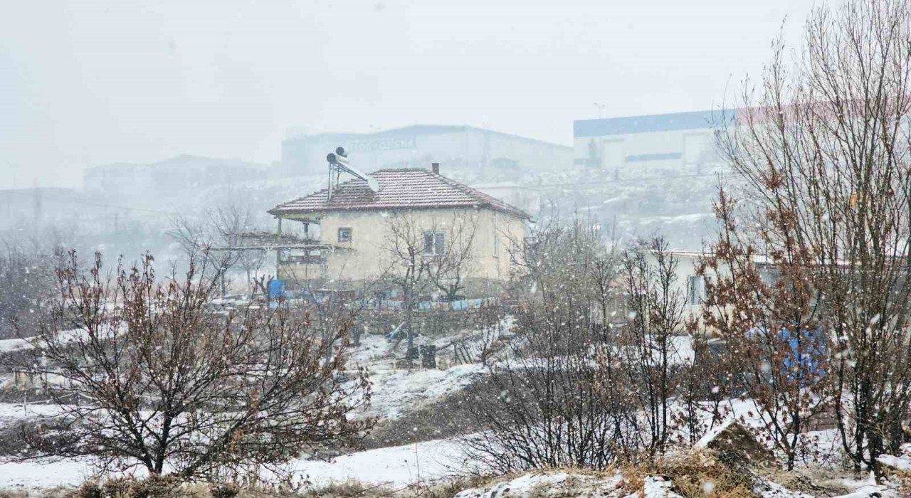 Kayseride kar yağışı: Yüksek kesimler beyaza büründü