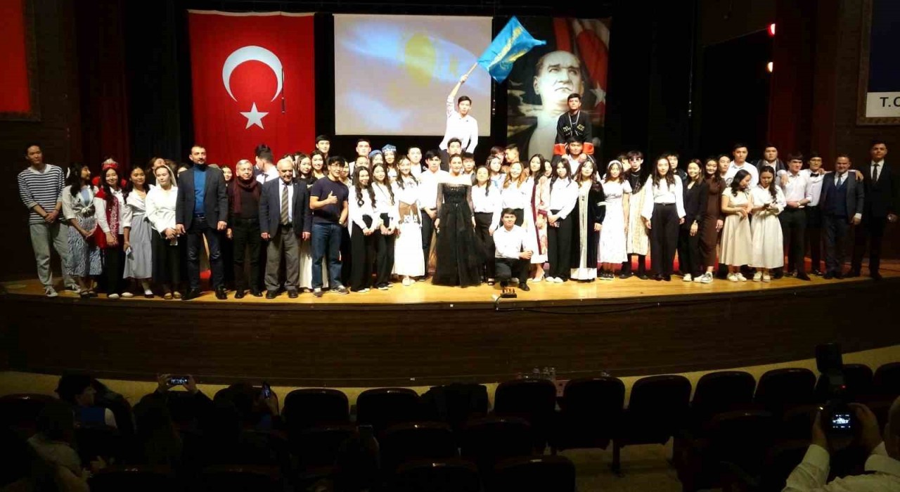 Kazakistan Cumhuriyetinin Bağımsızlık Günü Kütahyada coşkuyla kutlandı