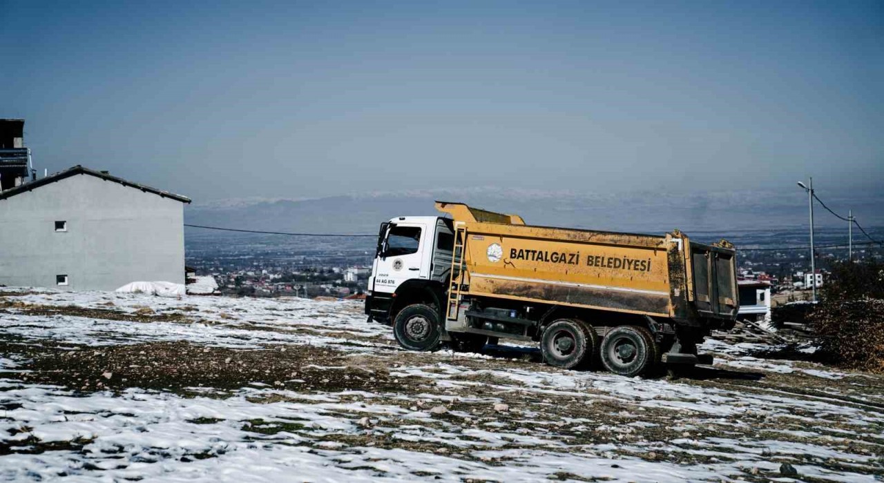 Kıraç Mahallesinde yılların sorunu tarih oluyor