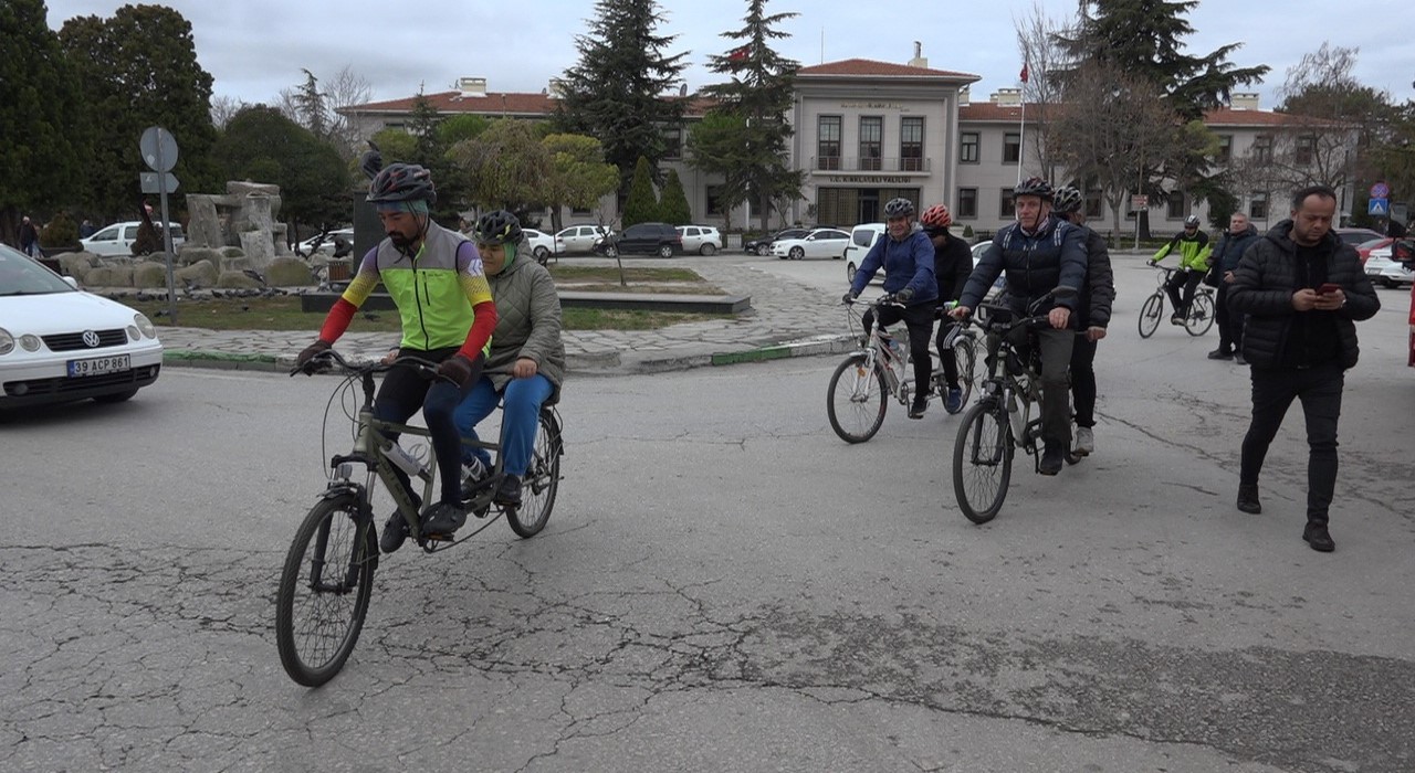 Kırklarelinde 3 Aralık Dünya Engelliler Gününde farkındalık için pedala bastılar