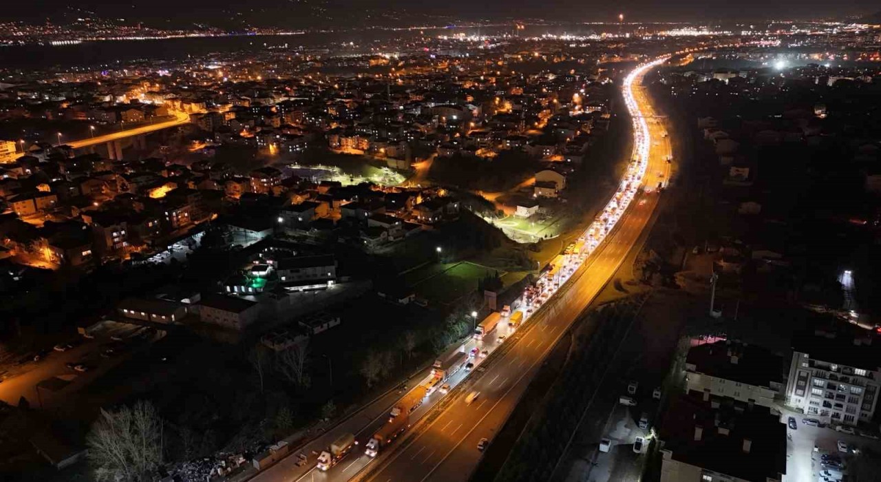 Kocaeli TEMde zincirleme kaza: 2 yaralı