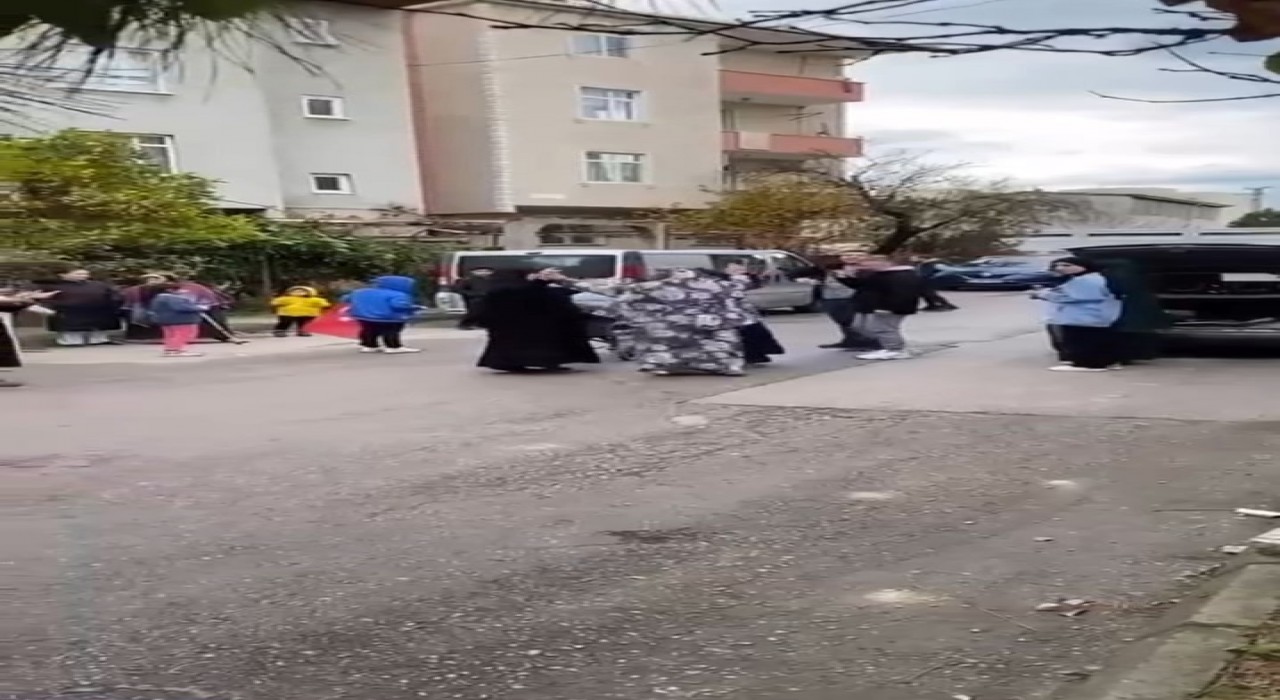 Kocaelideki Suriyeliler kutlama yapıyor
