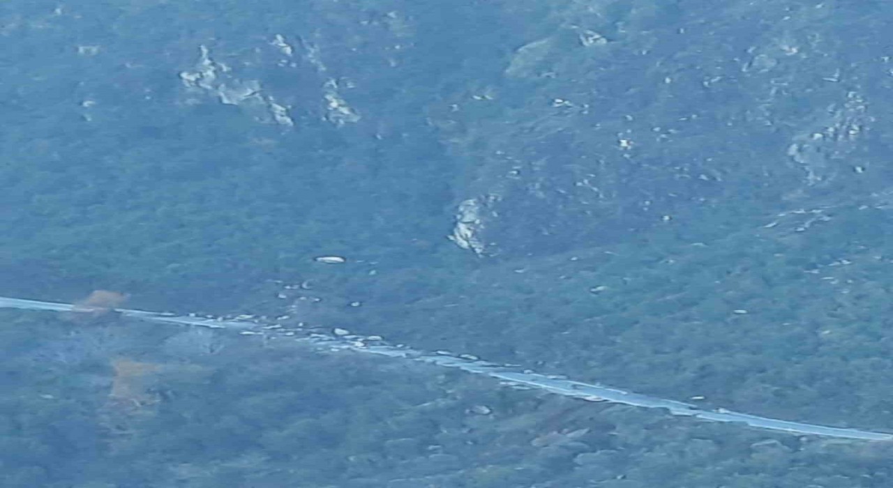 Köşk-Ödemiş yolunda heyelan