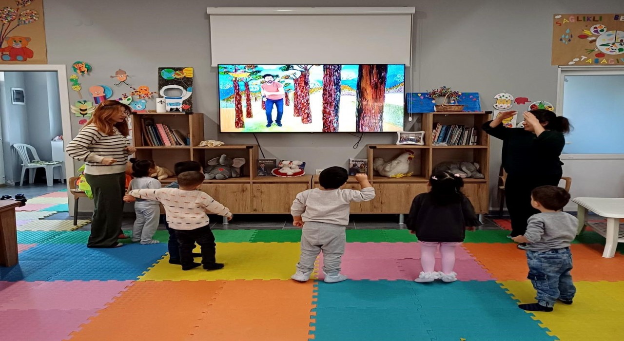 Kuşadasındaki çocuklar için dinazor atölyesi düzenlendi