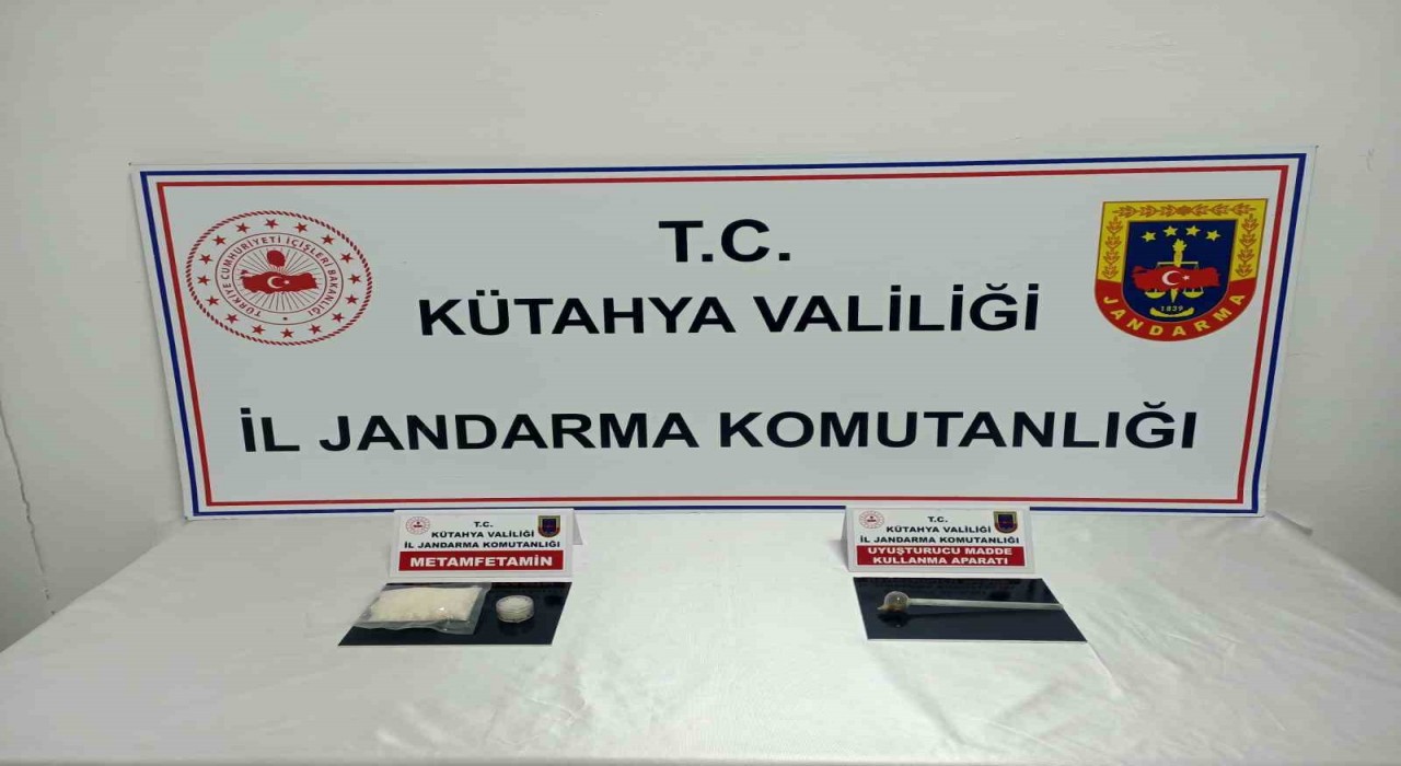 Kütahyada uyuşturucu operasyonu: 65 gram metamfetamin ele geçirildi