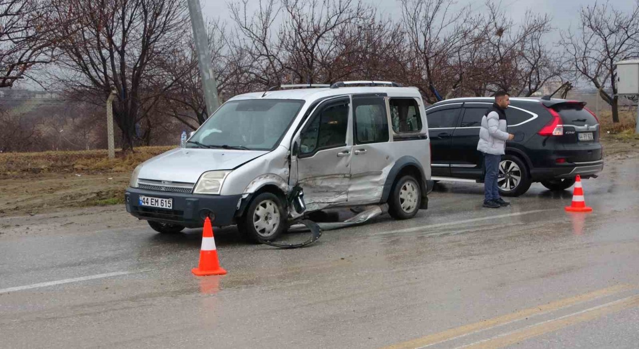 Malatyada 6 kişinin yaralandığı kaza kameraya yansıdı