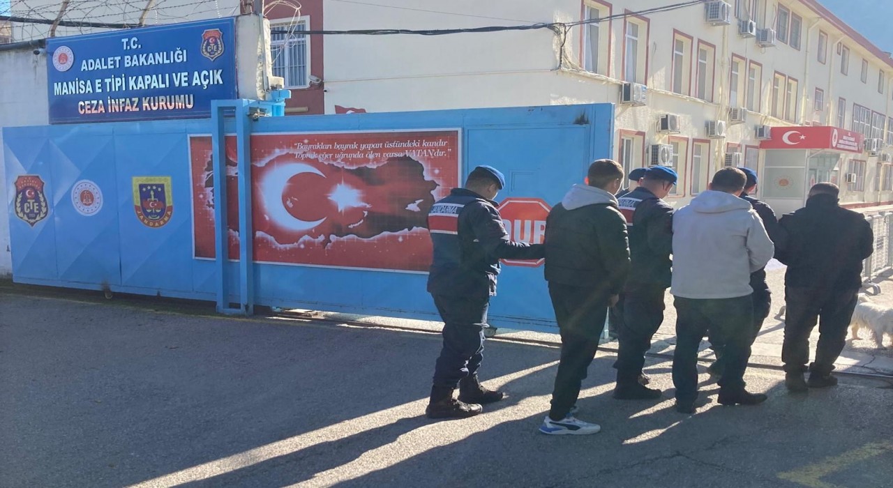 Manisada aranan şahıslar jandarmadan kaçamadı