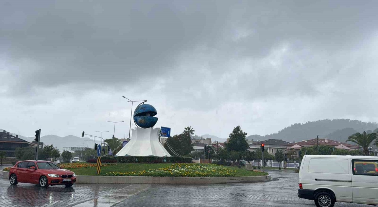 Marmariste sağanak yağışlar devam ediyor