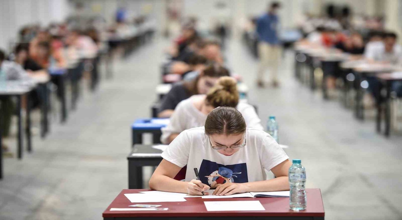 Merkezefendide ücretsiz TYT ve AYT deneme sınavları devam ediyor