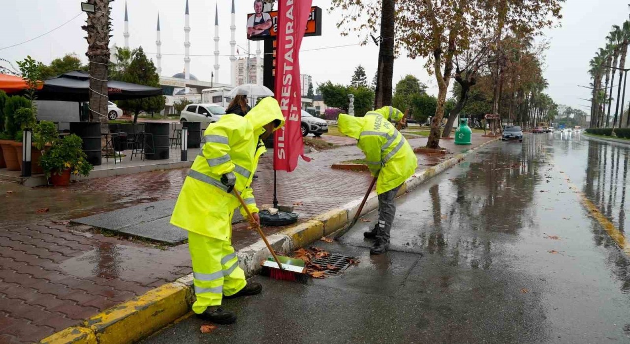 Mersinde şiddetli yağışa karşı MESKİ ekipleri teyakkuzda