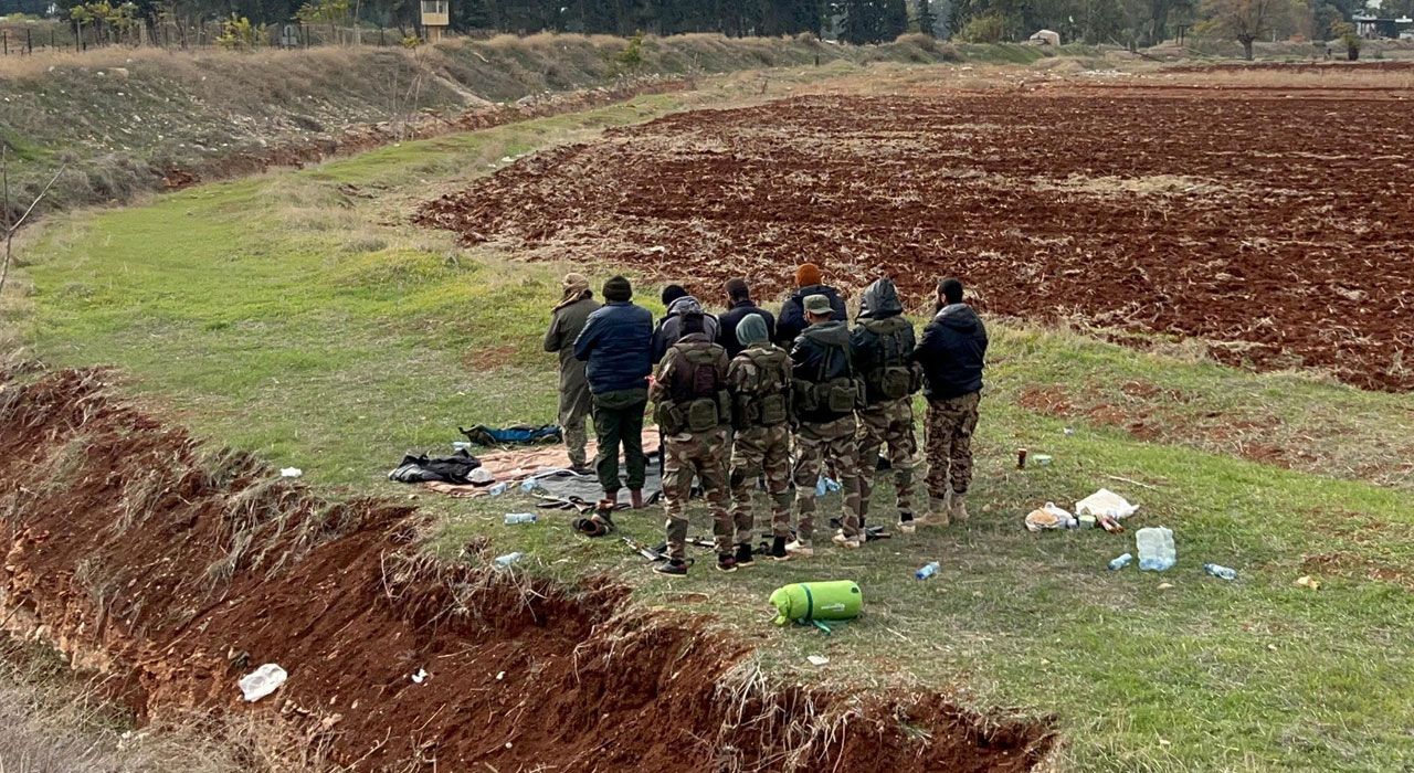Muhalifler Hama’da Şükür Namazı Kıldı