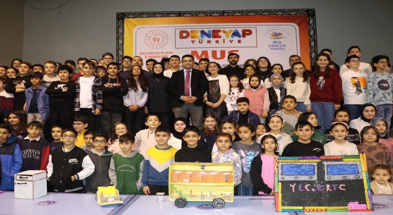 Muşta Deneyap Atölyesi öğrencileri şenlikte projelerini sergiledi