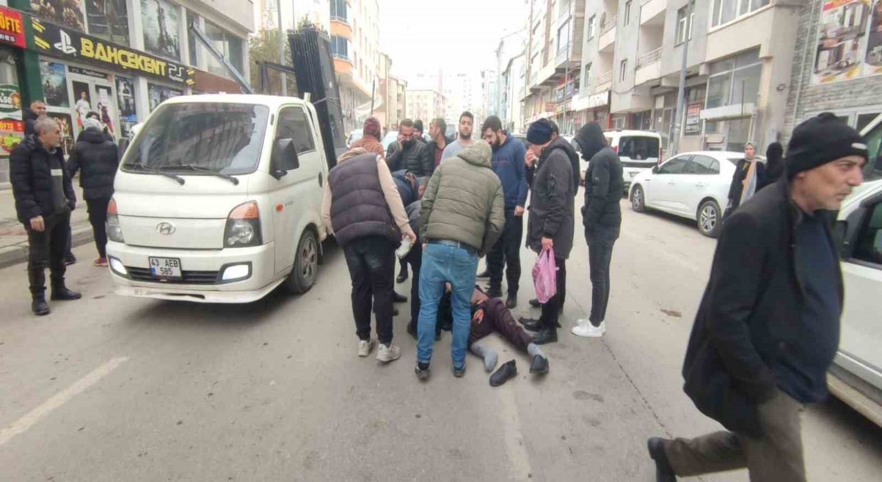 Muşta otomobilin çarptığı yaya ağır yaralandı, sürücü kaçtı