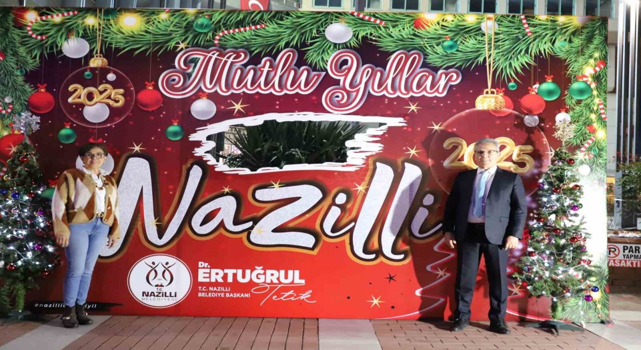 Nazilli Belediyesinden Cumhuriyet Meydanına özel platform ve ışıklandırma