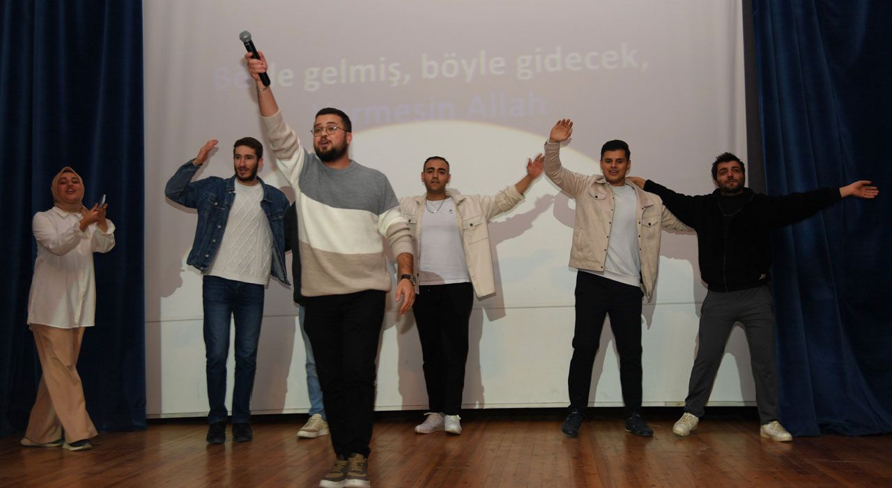 OKÜ'de Final Stresi Karaoke ile Atıldı