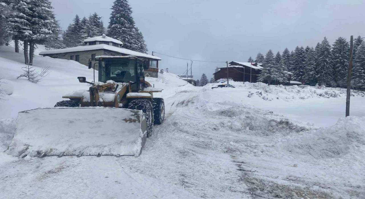 Orduda bir gecede 992 kilometrelik yolda kar temizleme çalışması yapıldı