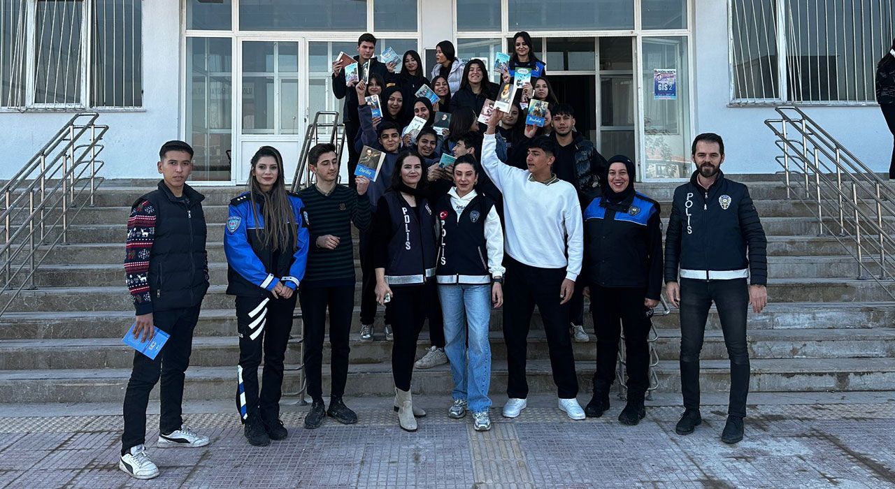 Osmaniye Emniyeti Gençleri Bilgilendirmeye Devam Ediyor