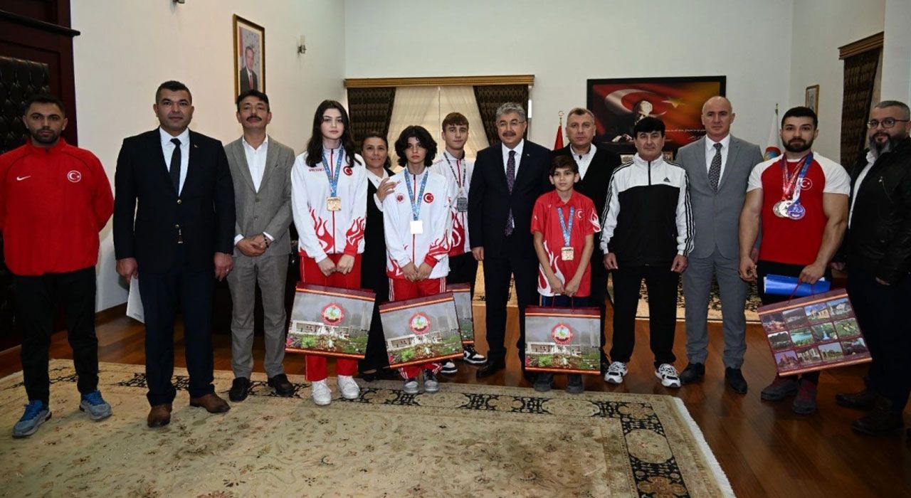 Osmaniye Valisi Yılmaz, Şampiyon Sporcuları Makamında Ağırladı