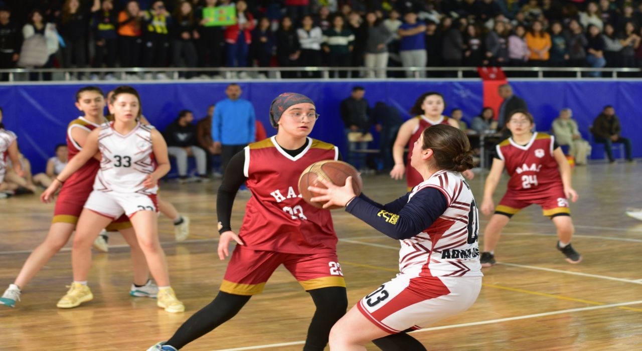 Osmaniye'de Genç Kızlar Basketbol Turnuvası Nefes Kesti