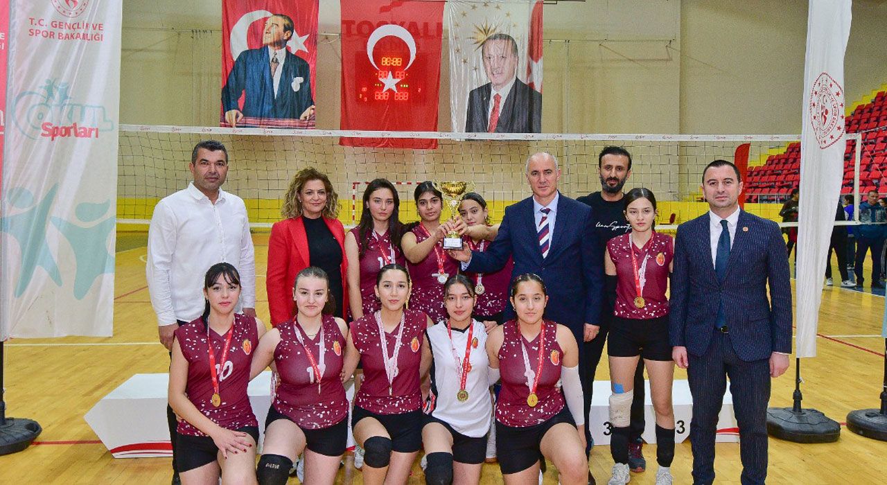 Osmaniye’de Genç Kızlar Voleybol Heyecanı Sona Erdi