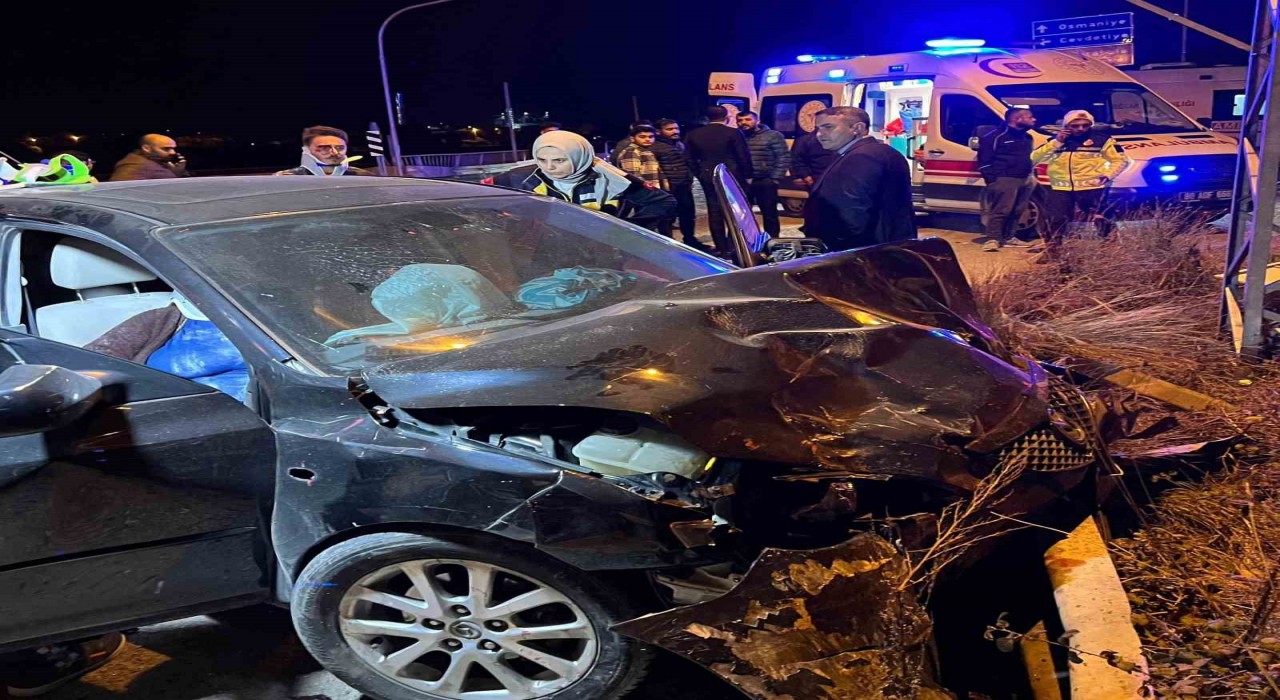 Osmaniye'de iki otomobil çarpıştı: 1 ölü, 2 yaralı
