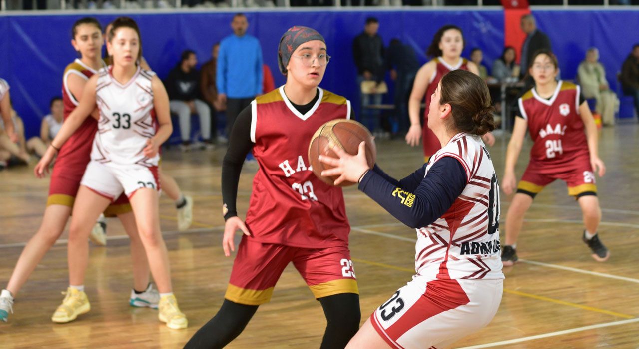 Osmaniye’de Okul Sporları Heyecanı Sürüyor