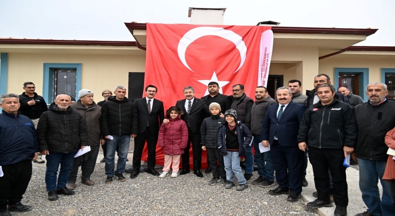 Osmaniyede yapımı tamamlanan köy evlerinin anahtar teslimi yapıldı