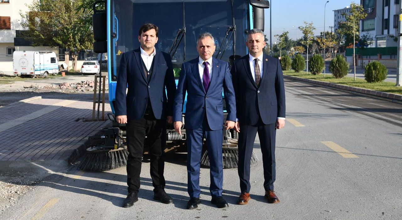 Osmaniye’ye Yeni Yol Süpürge Aracı Kazandırıldı
