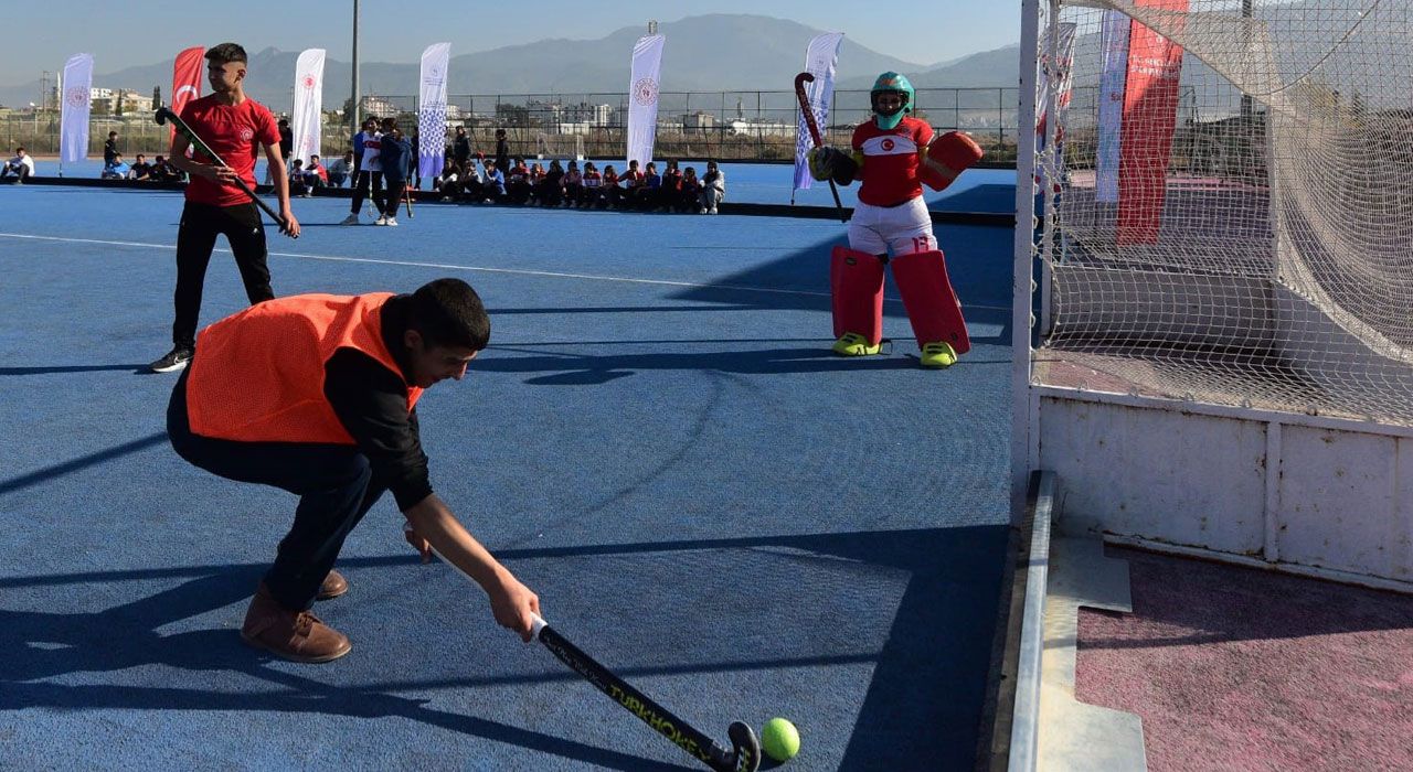 Özel Sporcular Hokey Etkinliğinde Buluştu