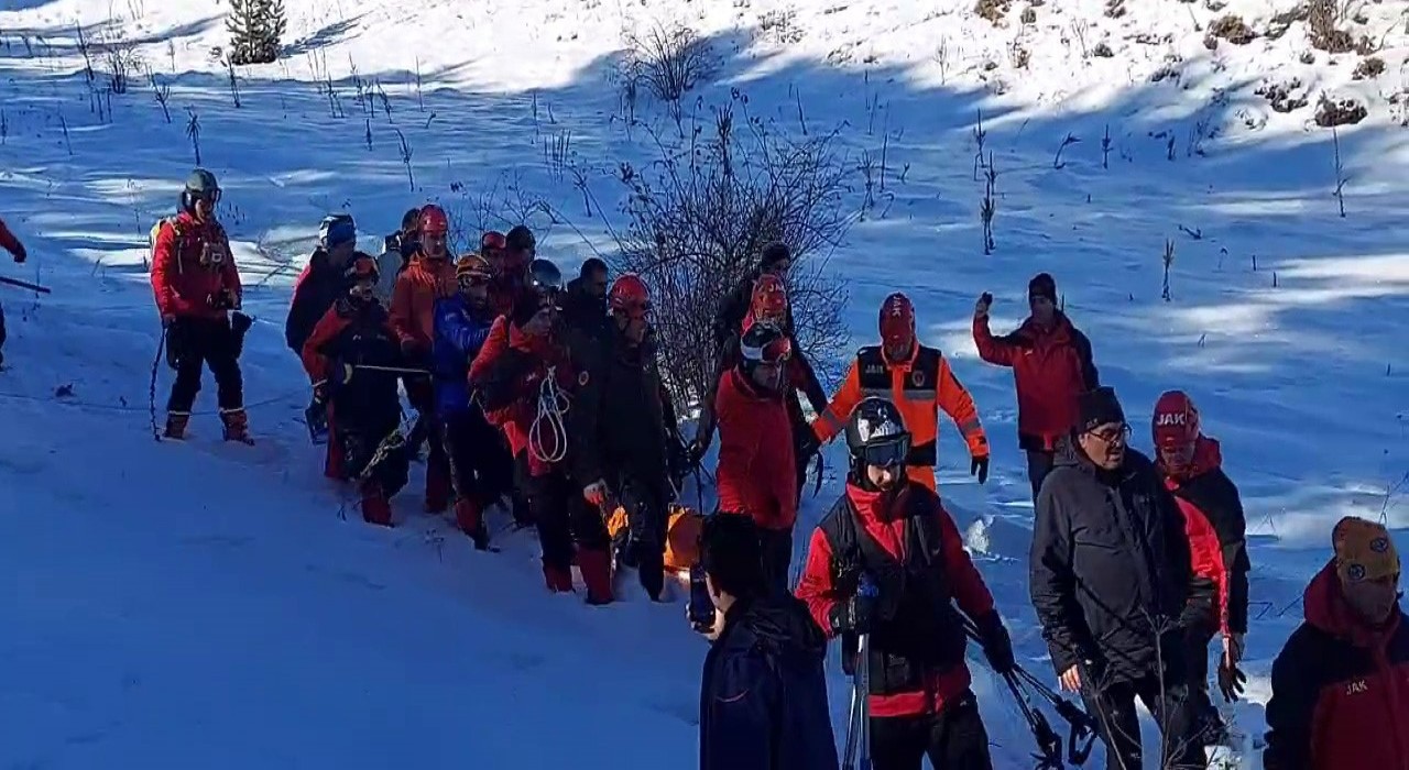 Erzurum Palandöken'de çığ düştü: 1 ölü, 3 yaralı