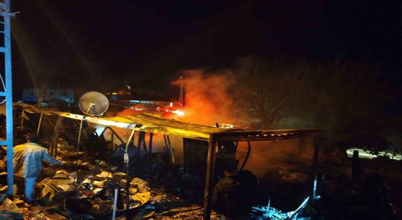 Pazarcıkta konteyner yangını