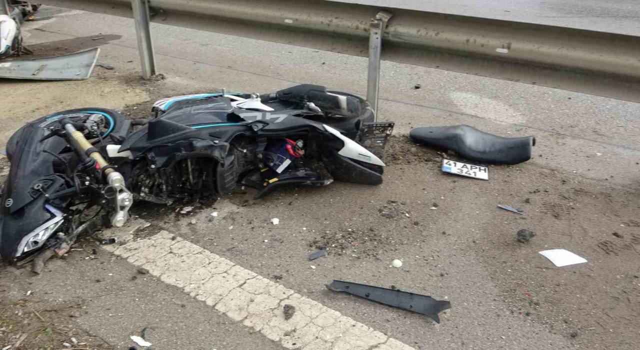 Pendikte iki motosiklet çarpıştı: 1 ölü, 1 yaralı