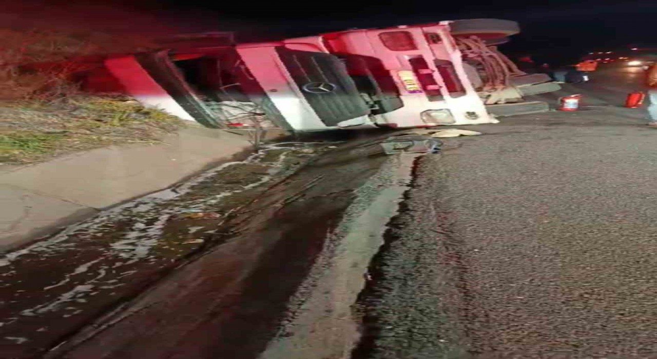 Şanlıurfada akaryakıt yüklü tanker devrildi