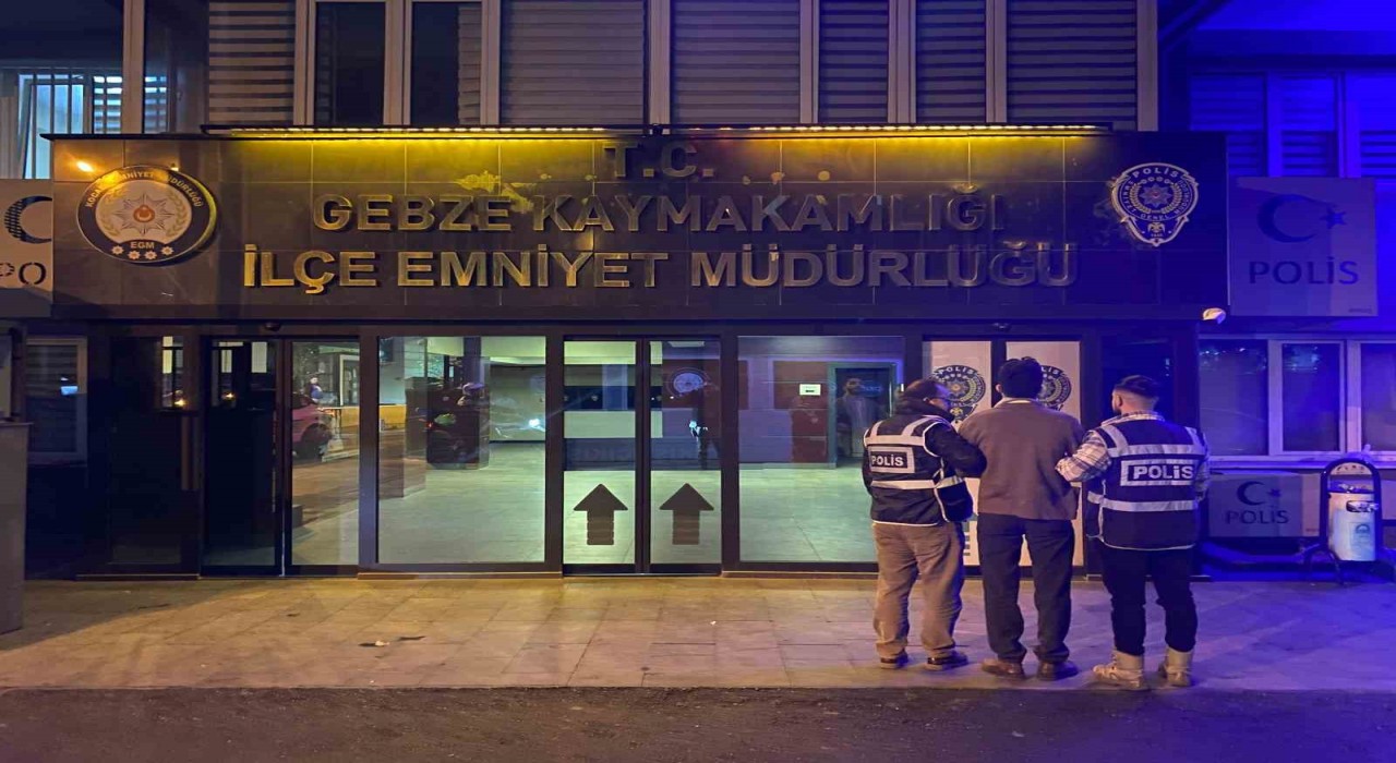 Sevinen Suriyelilerin önünü kesmişti, gözaltına alındı