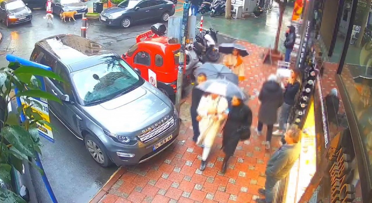 Şişlide yolda yürüyen kadının telefonunu böyle çaldı