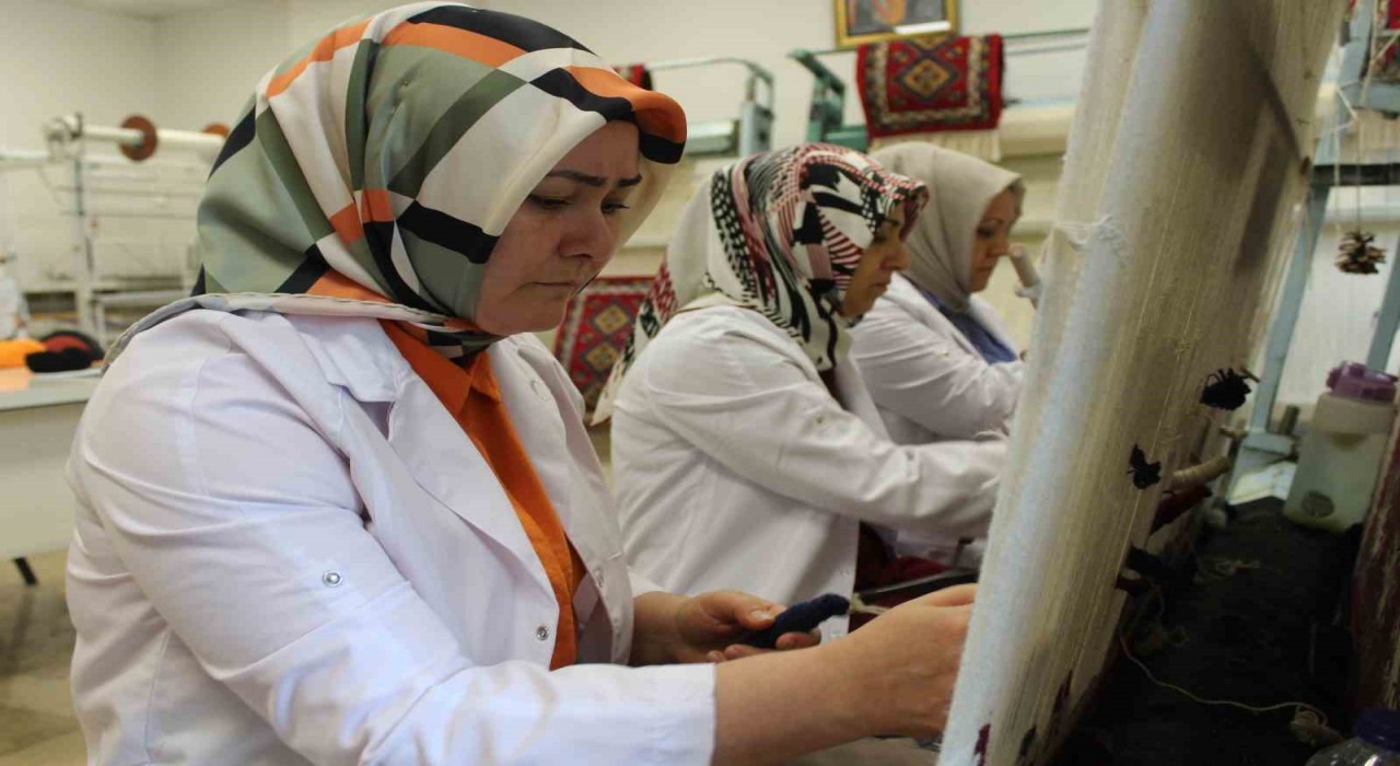 Sivasın asırlık kilimleri yeniden hayat buluyor
