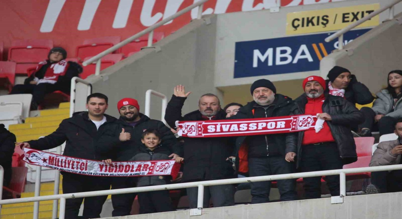 Sivassporlu taraftarlar maça yoğun ilgi gösterdi