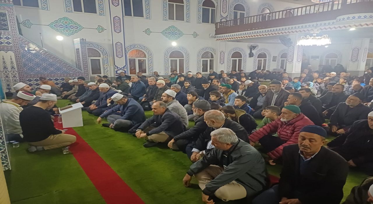 Sultan Hamit Camii’nde Maneviyat Dolu Sabah Namazı Programı