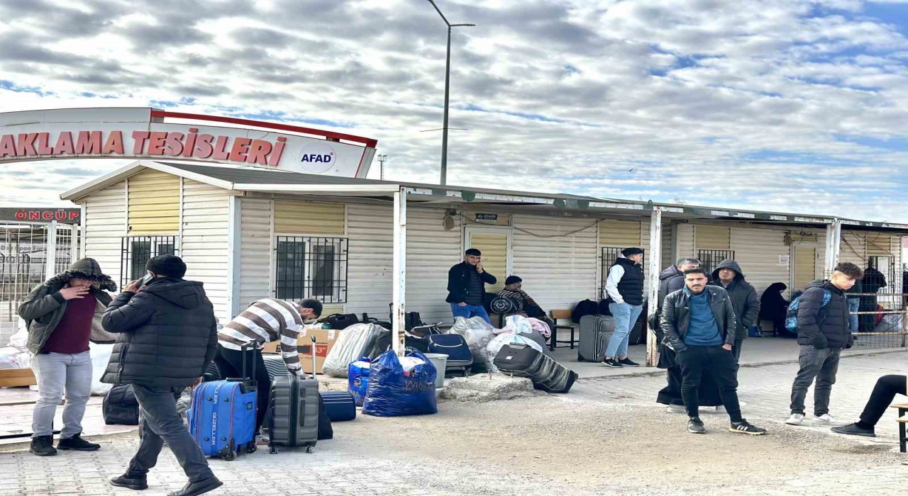 Suriyedeki yeni dönem sonrası mültecilerin dönüşü devam ediyor