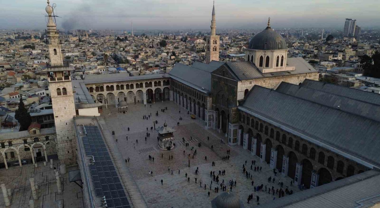 Suriyeliler, tarihi Emevi Camiine akın etmeye devam ediyor