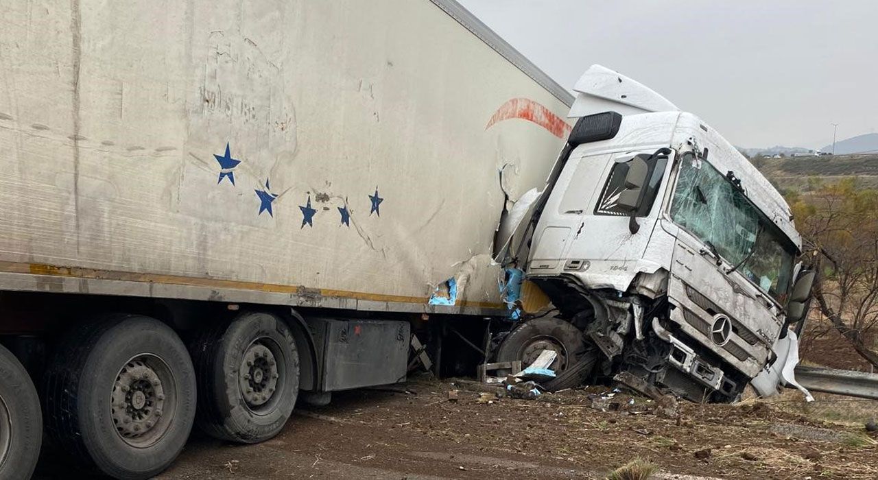Tır Kazasında Sürücü Hafif Yaralandı