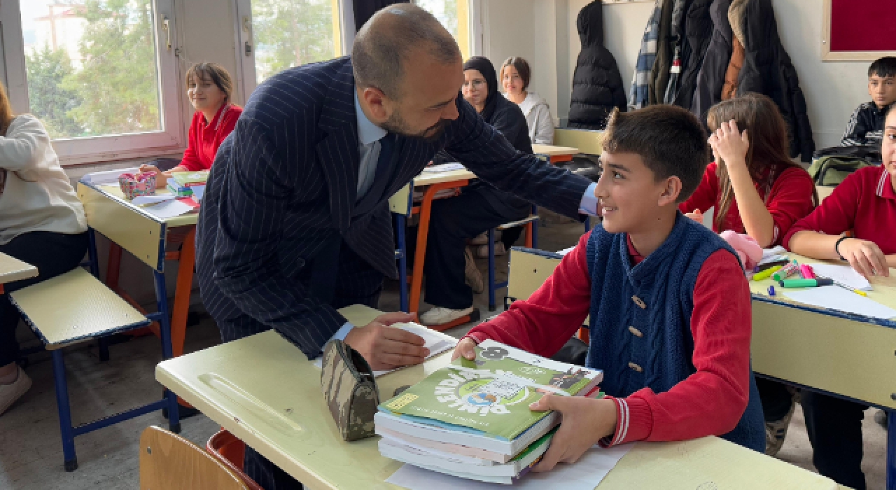 Toprakkale Belediyesi'nden Gençlere Kitap Desteği