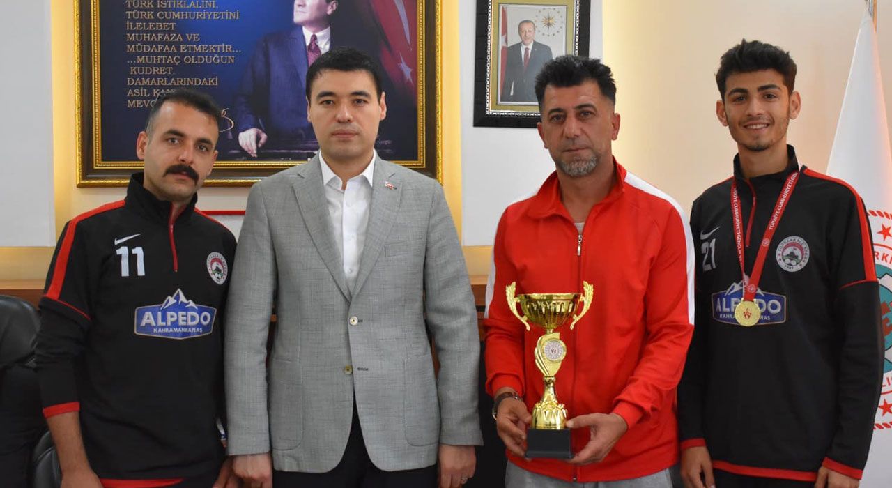 Toprakkalespor, Teknik Direktör Yüksek ile Yollarını Ayırdı