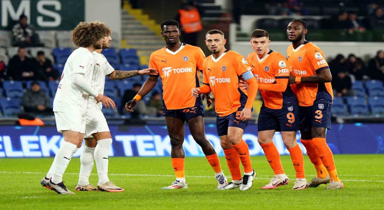 Trendyol Süper Lig: Başakşehir: 0 - Hatayspor: 0 (İlk yarı)