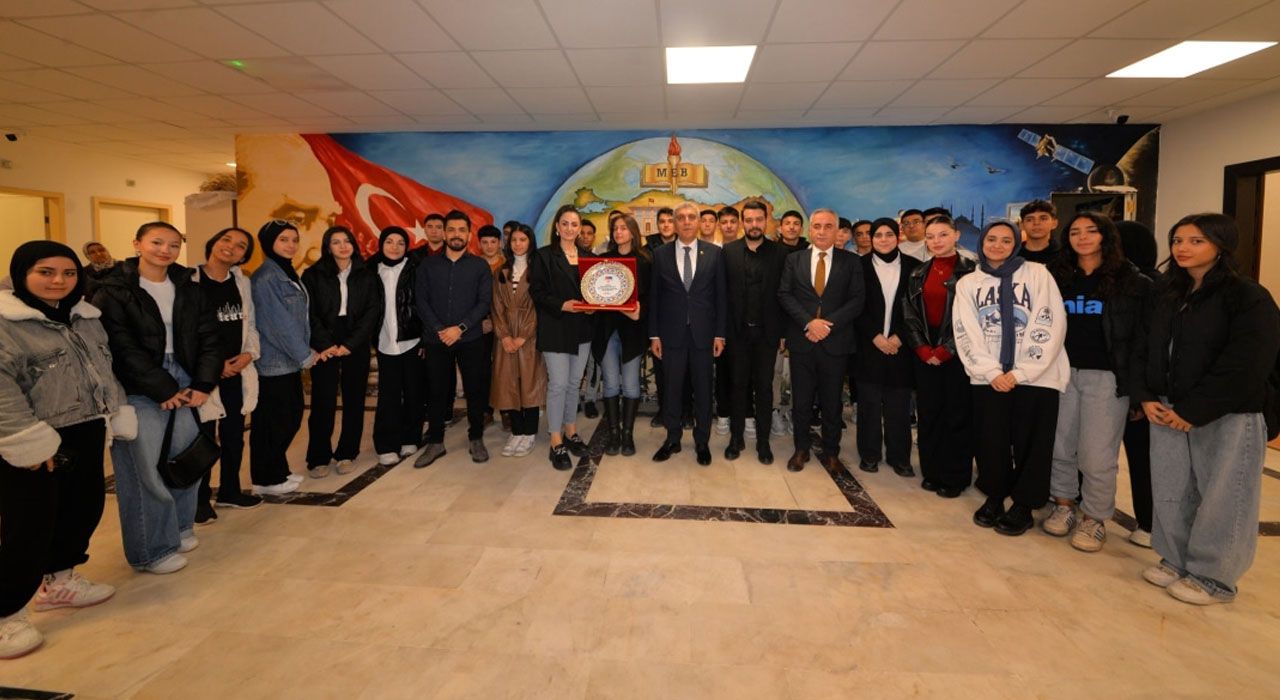 Türkiye Birincisi Koro’dan Müdür Albak’a Ziyaret