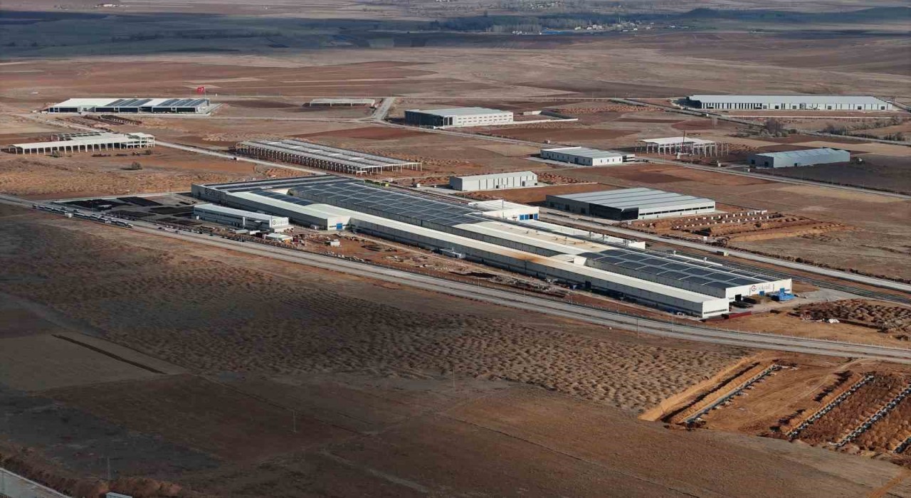 Türkiyenin ilk raylı OSBsinde fabrikalar yükseliyor